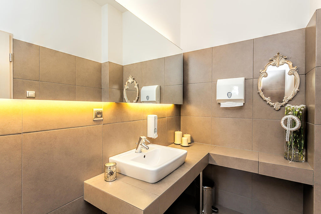 Creating a Luxury Look With Large Bathroom Mirrors